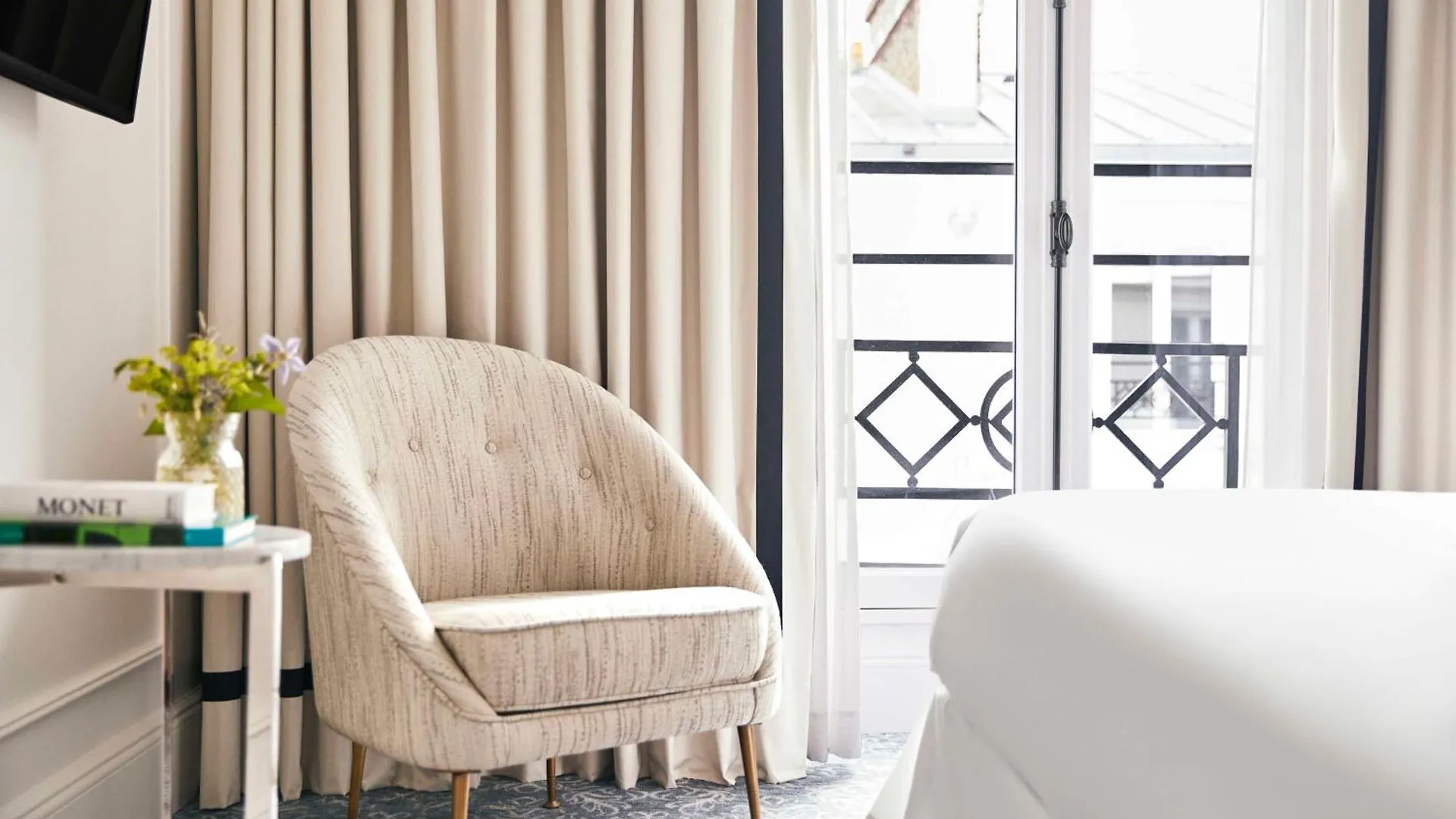 Du Louvre, In The Unbound Collection By Hyatt